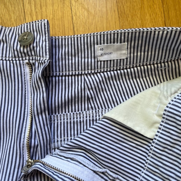 GAP Shorts NWOT Sz 10 Pin Stripe - Picture 3 of 4